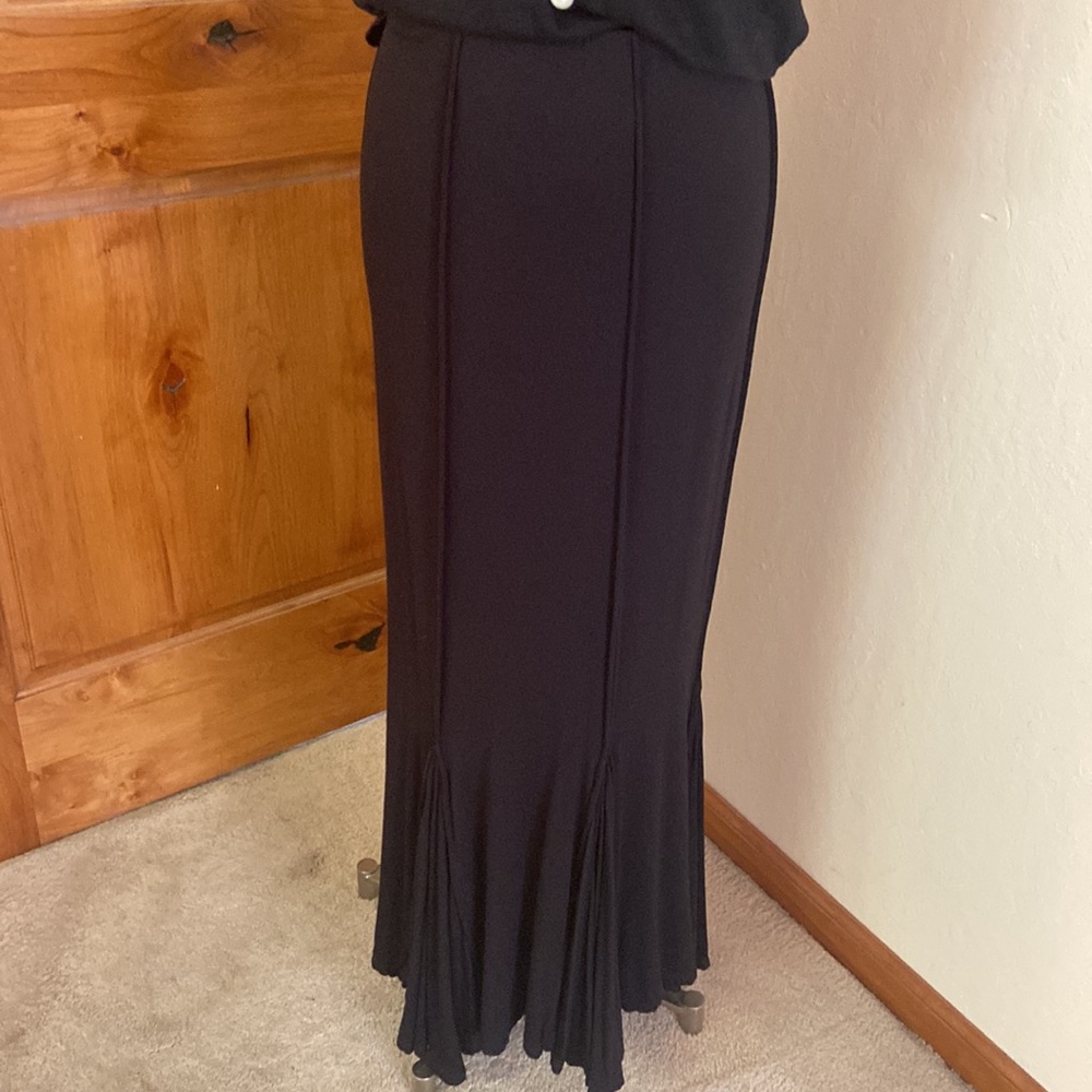 Black stretchy maxi skirt